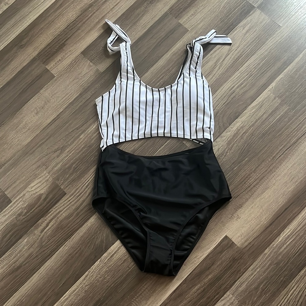 SHEIN bathing suit